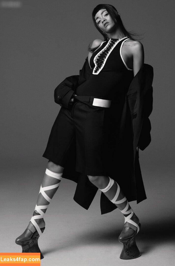 Rihanna / badgalriri leaked photo photo #3218