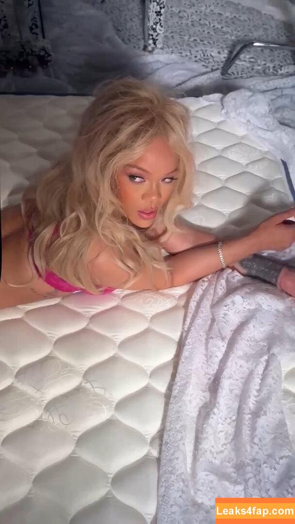 Rihanna / badgalriri leaked photo photo #3222