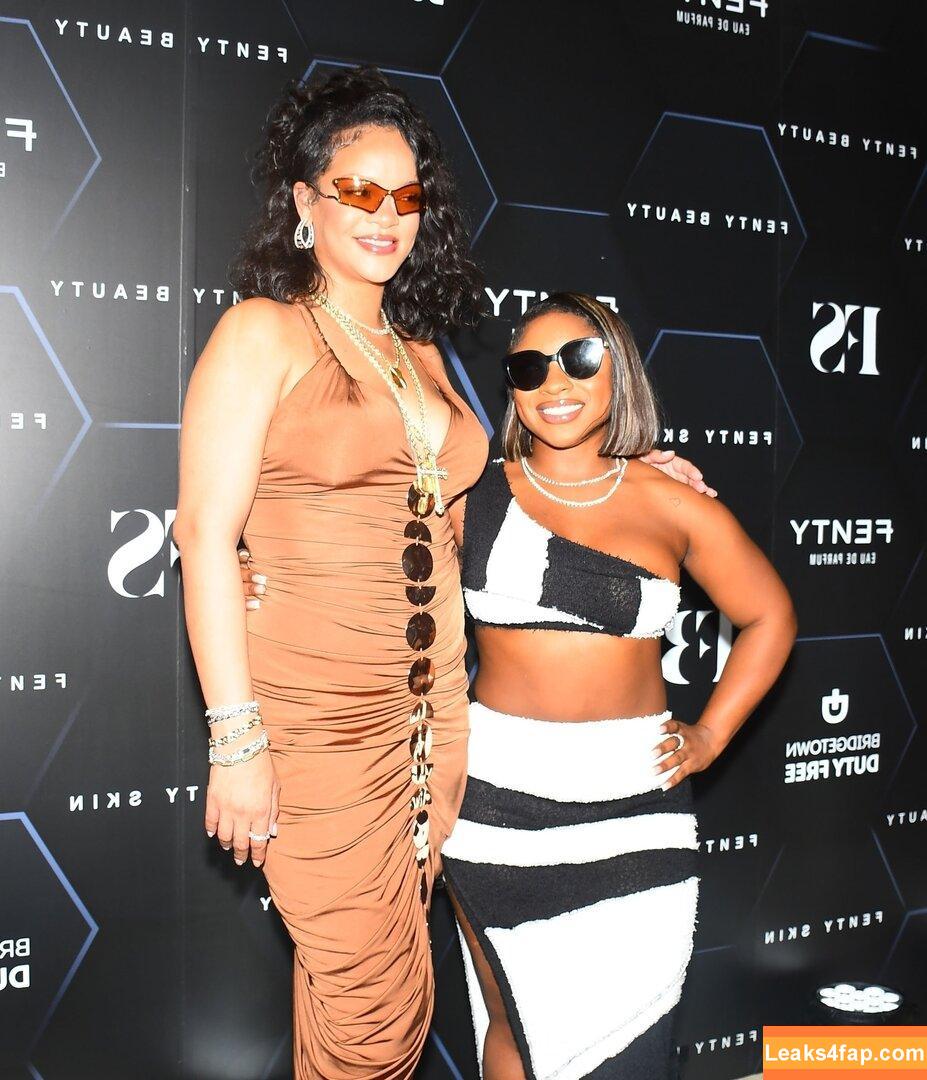 Rihanna / badgalriri leaked photo photo #3265