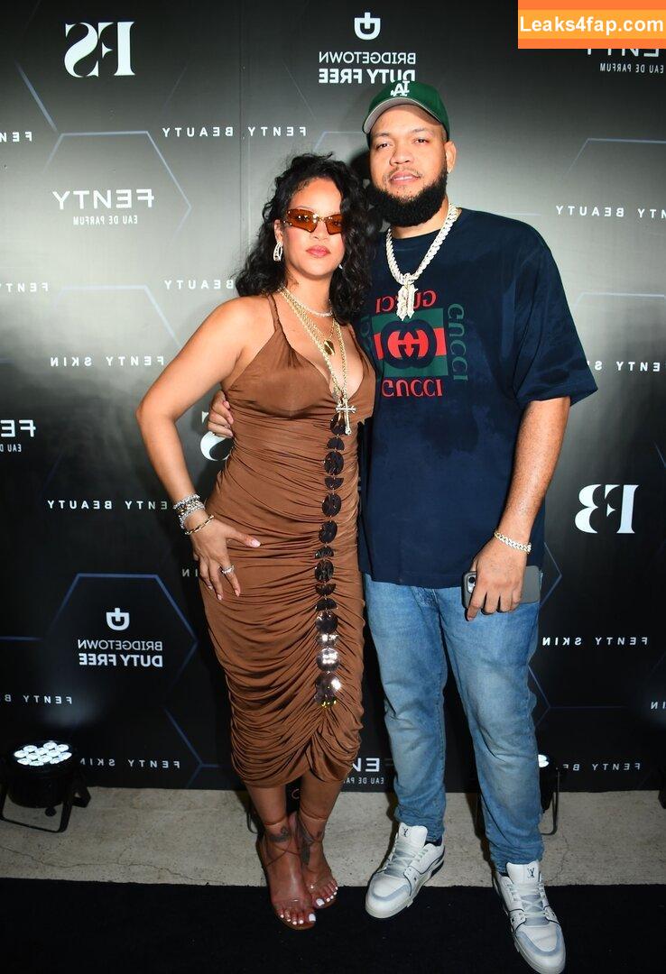 Rihanna / badgalriri leaked photo photo #3268
