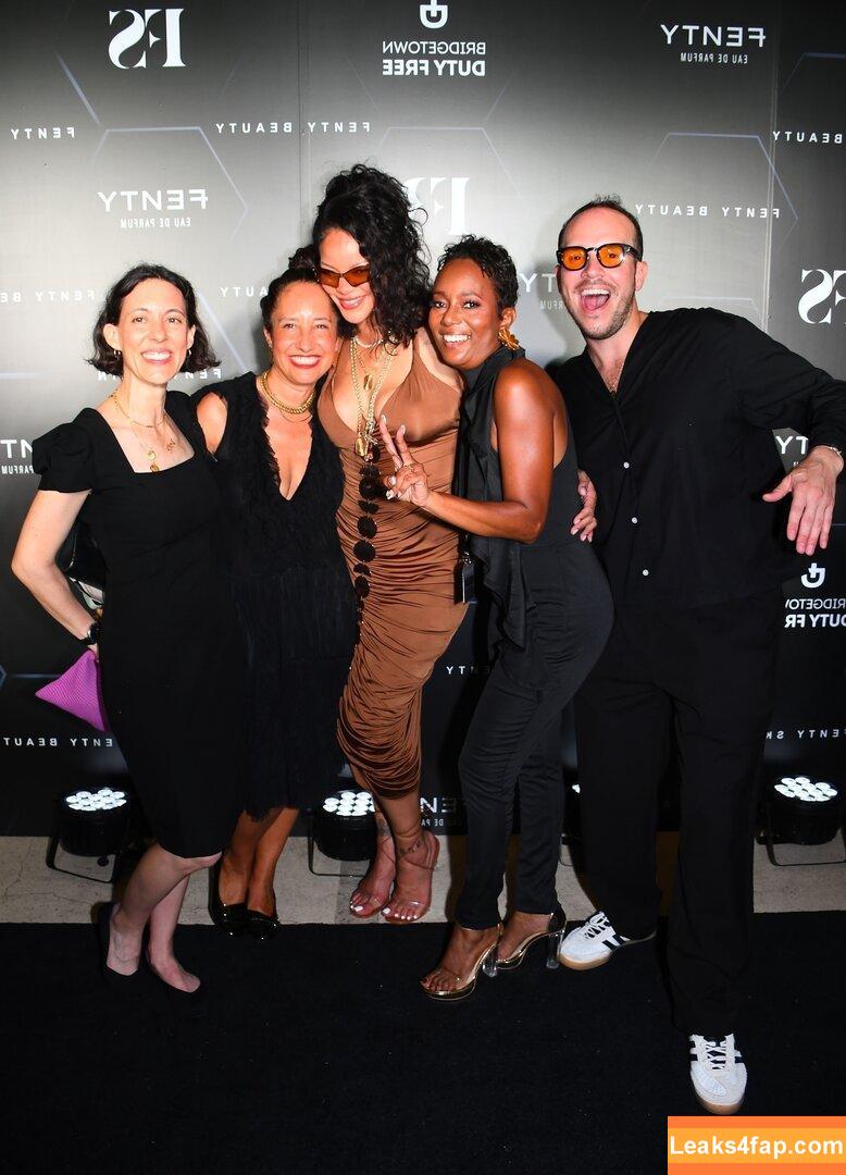 Rihanna / badgalriri leaked photo photo #3269