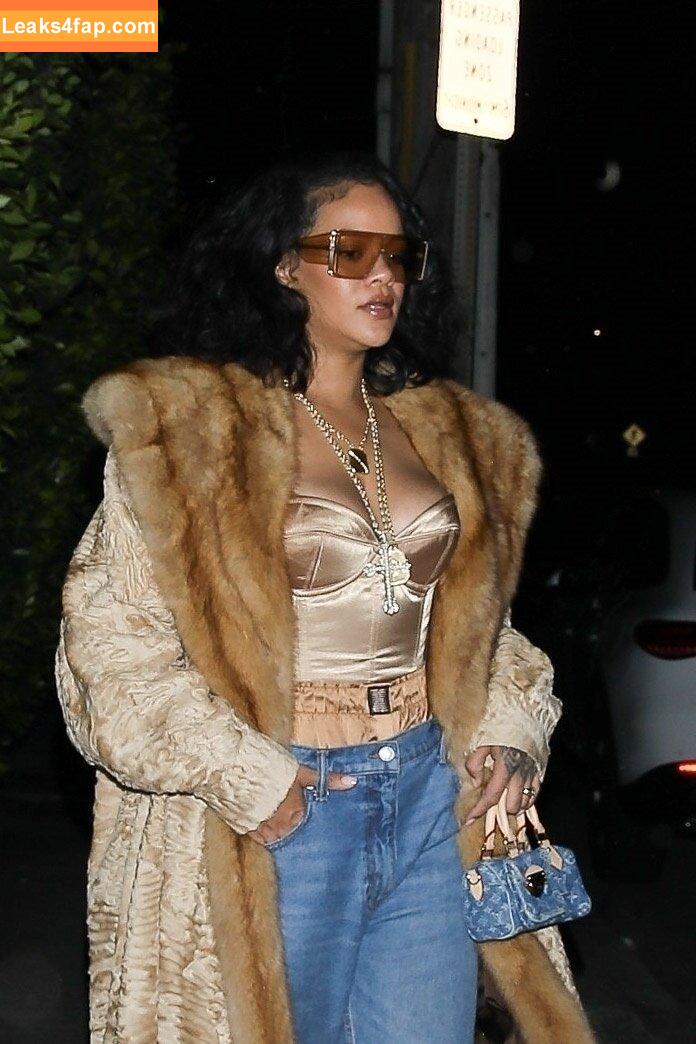 Rihanna / badgalriri leaked photo photo #3292
