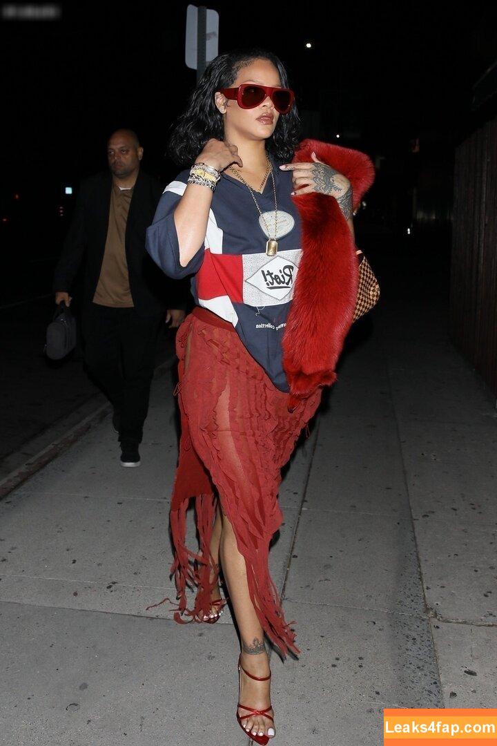 Rihanna / badgalriri leaked photo photo #3297