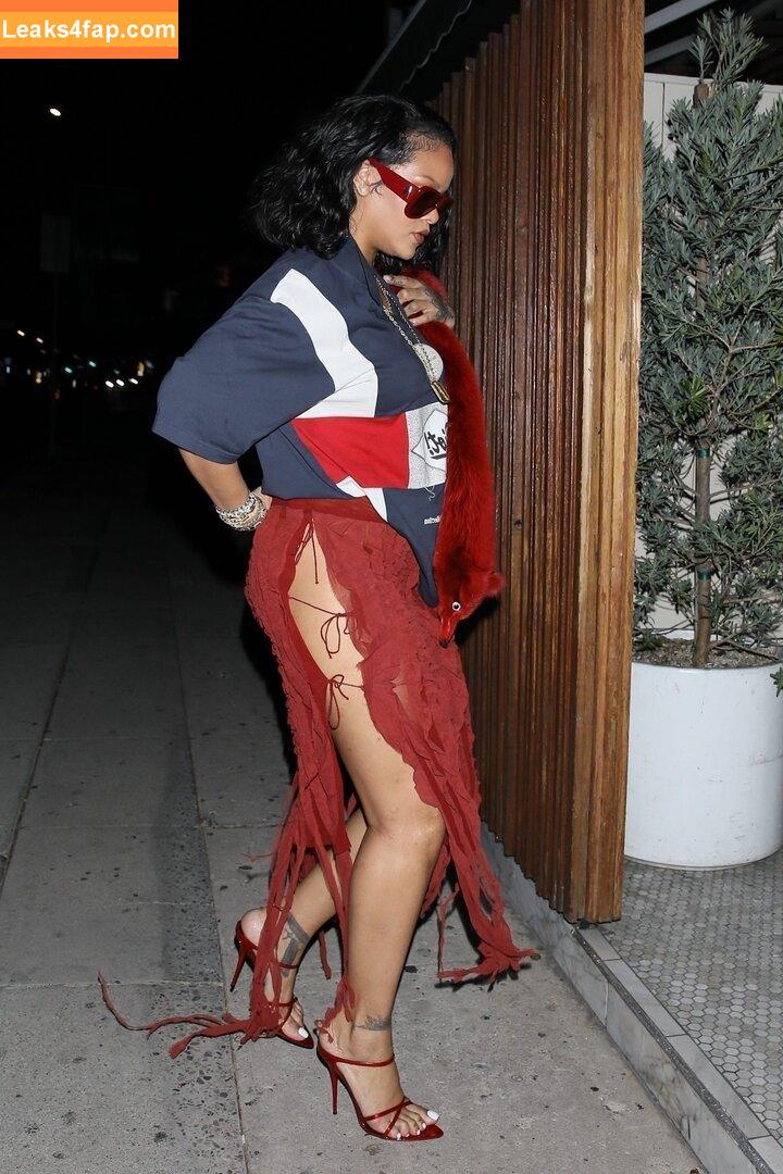 Rihanna / badgalriri leaked photo photo #3302