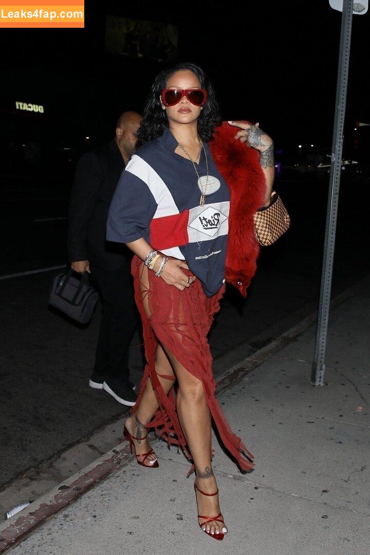 Rihanna / badgalriri leaked photo photo #3303