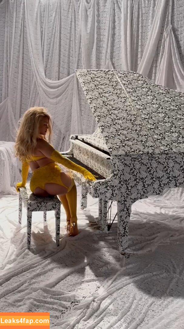 Rihanna / badgalriri leaked photo photo #3314