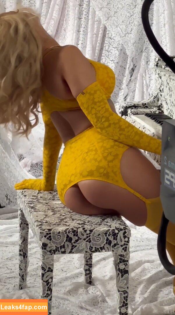 Rihanna / badgalriri leaked photo photo #3318