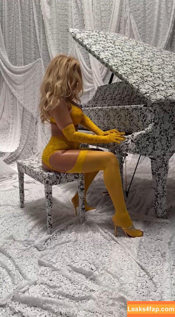 Rihanna / badgalriri leaked photo photo #3319