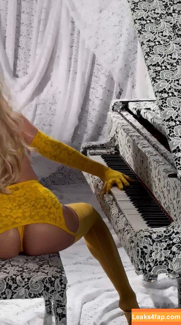 Rihanna / badgalriri leaked photo photo #3320