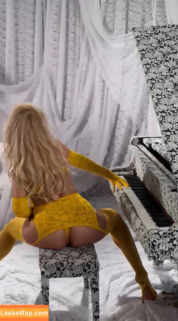 Rihanna / badgalriri leaked photo photo #3321