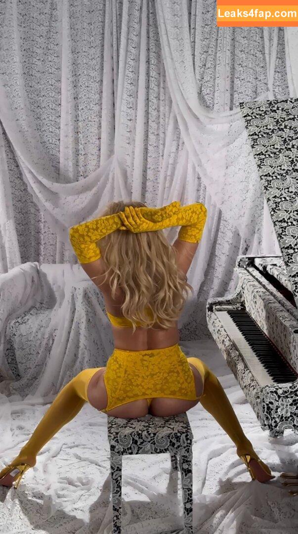 Rihanna / badgalriri leaked photo photo #3323