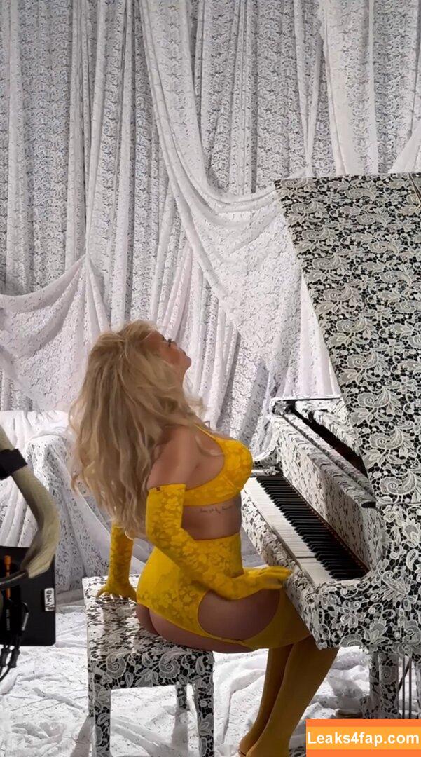 Rihanna / badgalriri leaked photo photo #3324