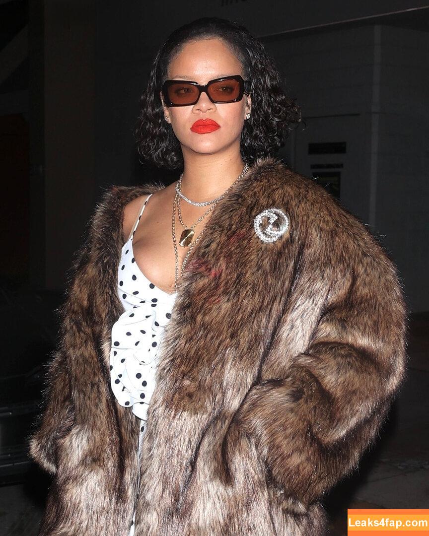 Rihanna / badgalriri leaked photo photo #3371