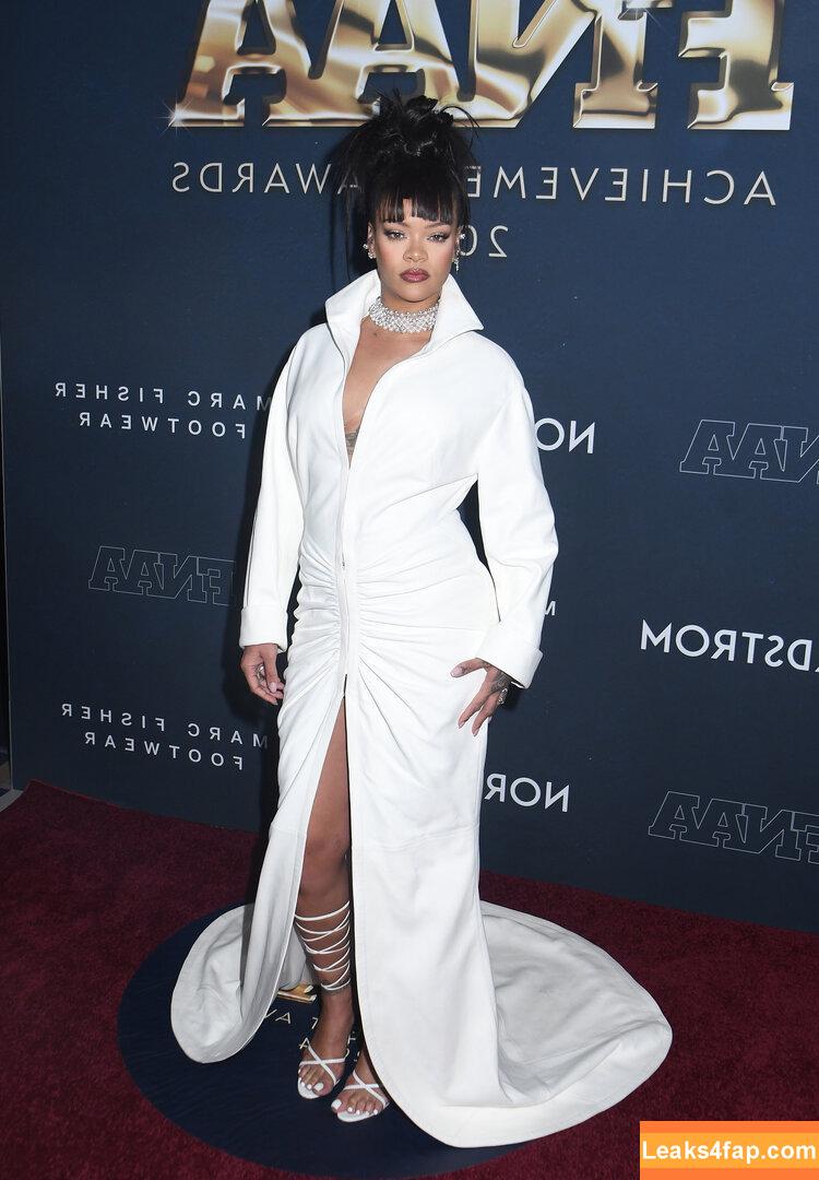 Rihanna / badgalriri leaked photo photo #3473