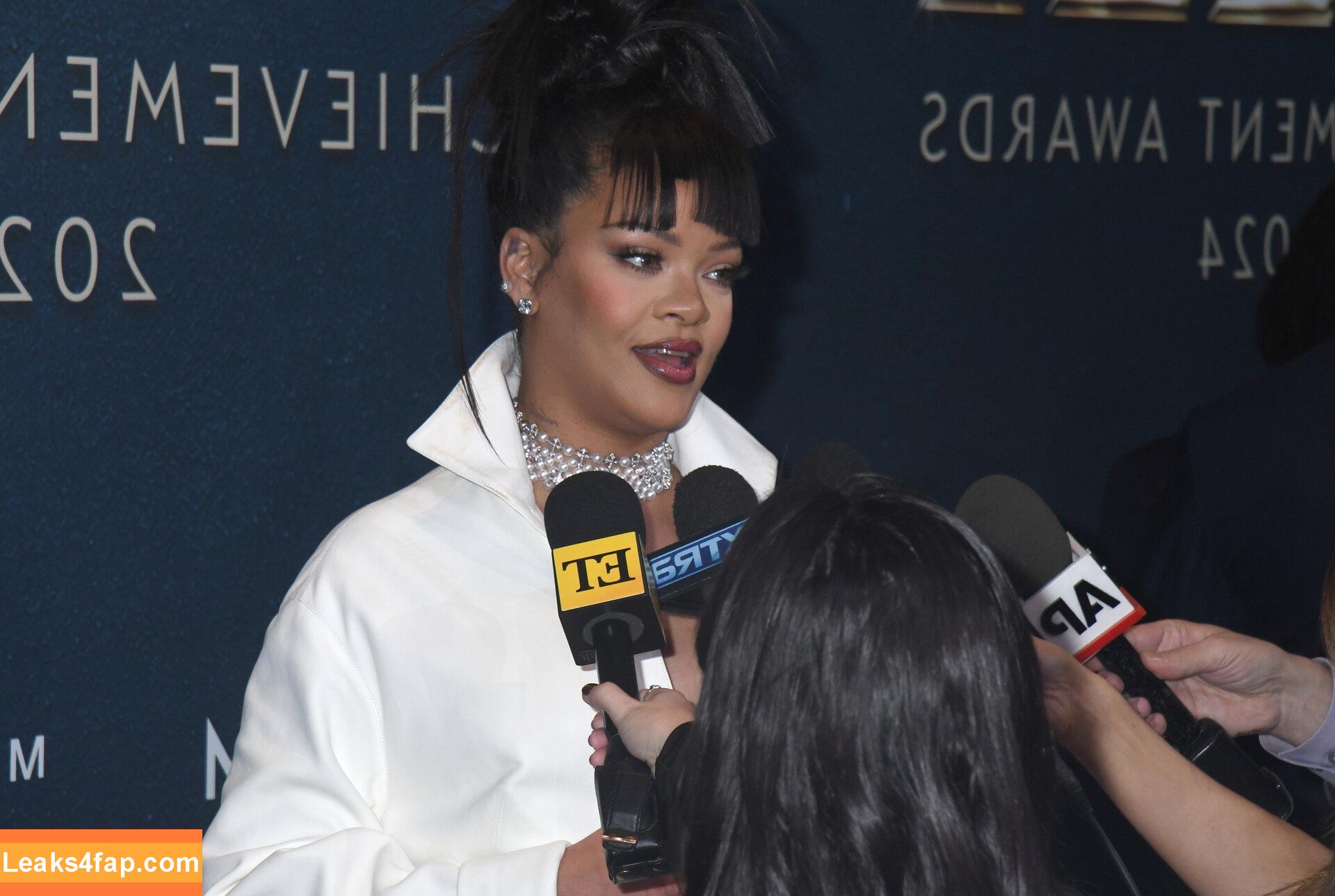 Rihanna / badgalriri leaked photo photo #3474