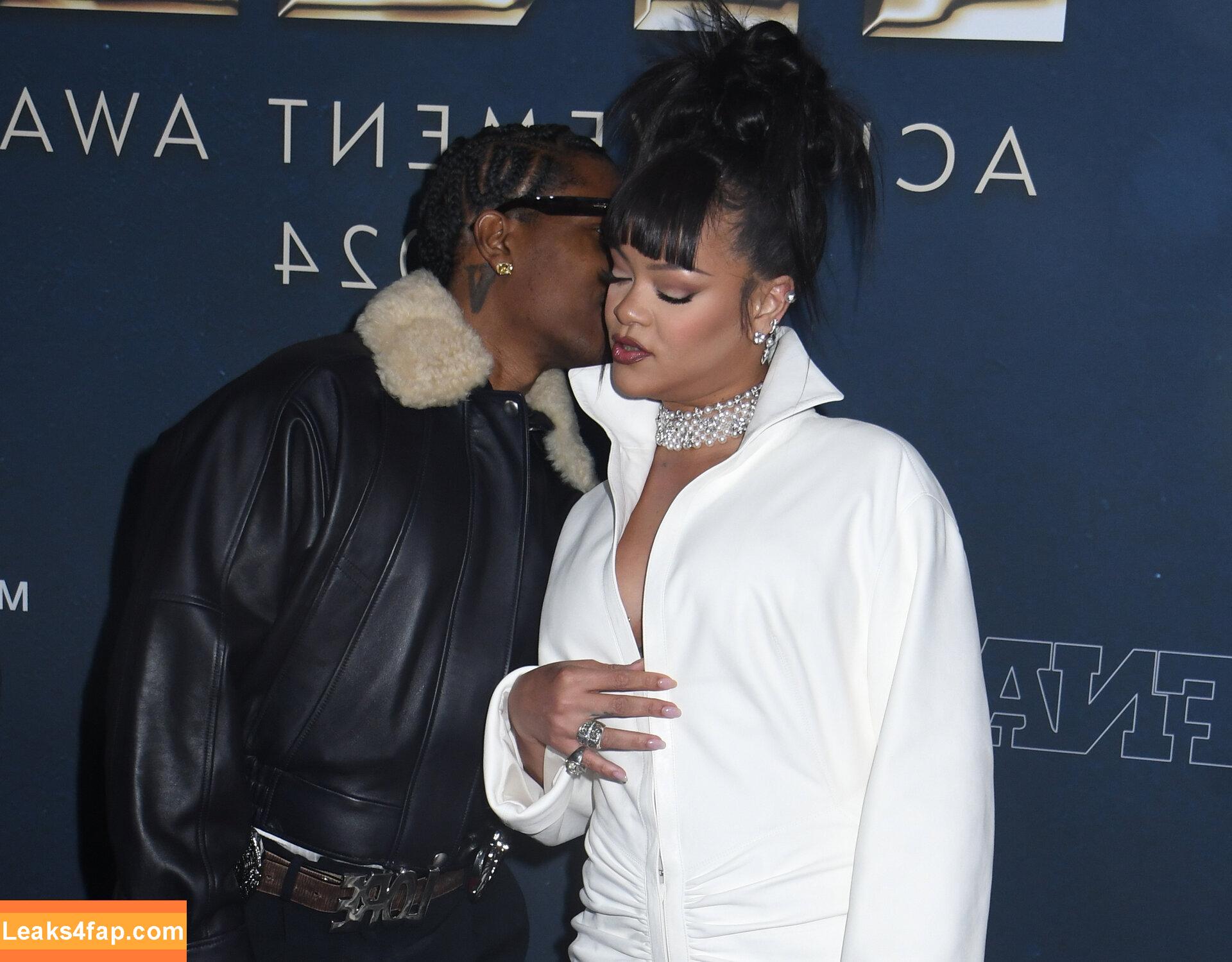 Rihanna / badgalriri leaked photo photo #3475