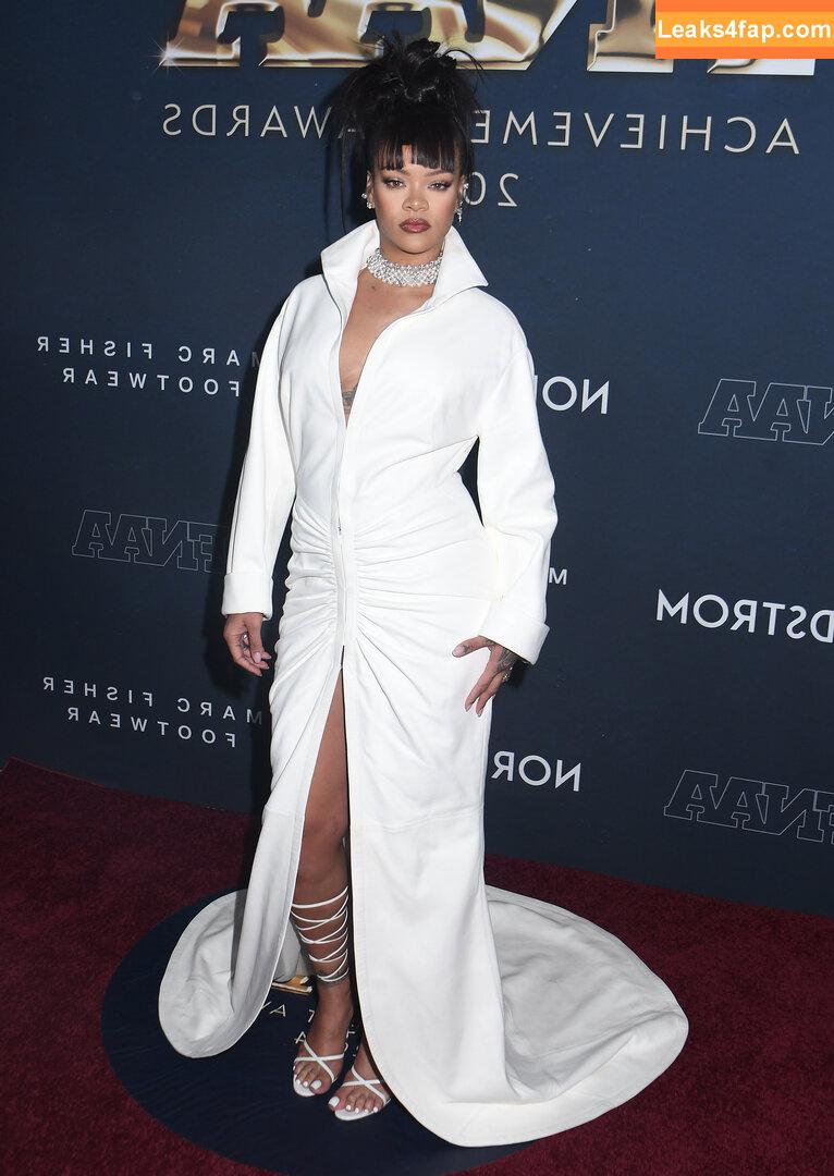 Rihanna / badgalriri leaked photo photo #3476