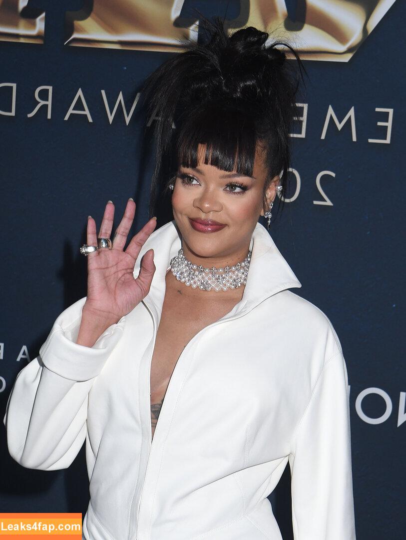 Rihanna / badgalriri leaked photo photo #3478