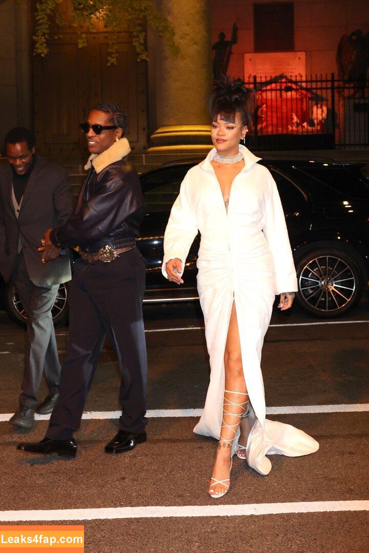 Rihanna / badgalriri leaked photo photo #3482