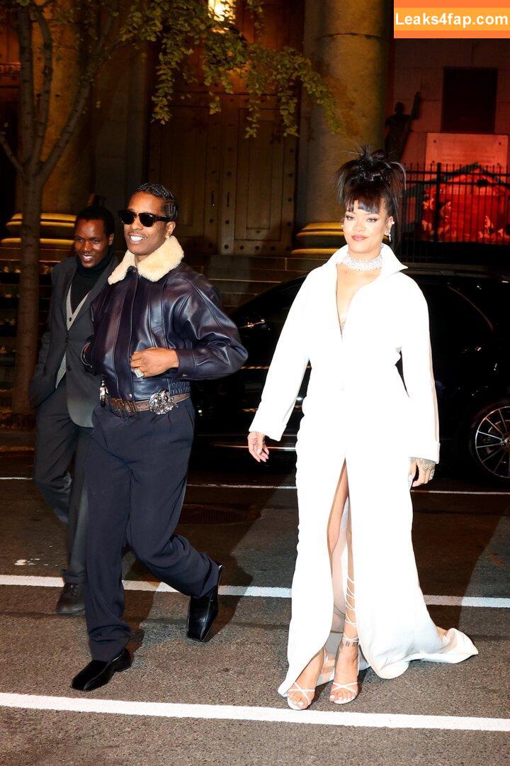 Rihanna / badgalriri leaked photo photo #3484