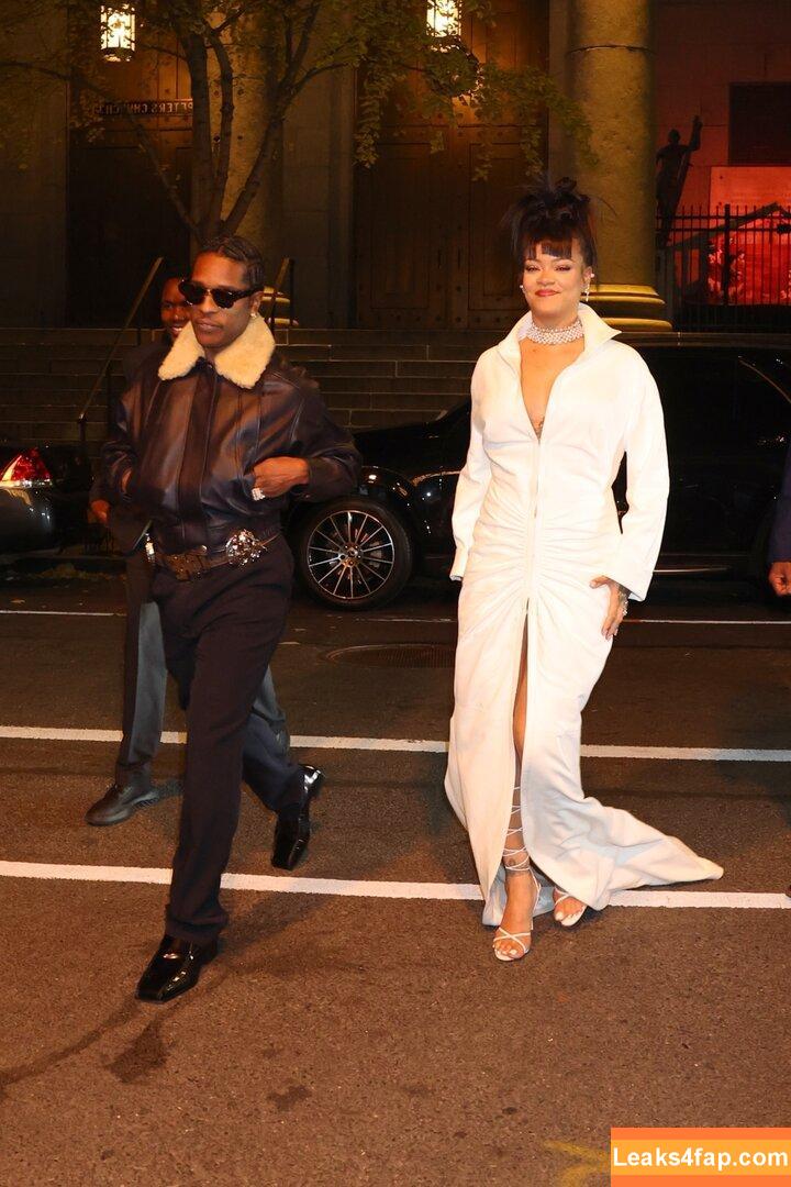 Rihanna / badgalriri leaked photo photo #3487