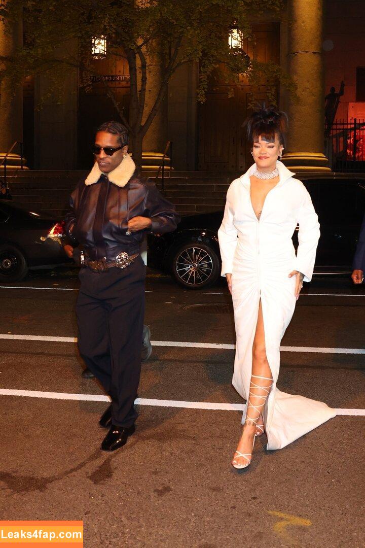 Rihanna / badgalriri leaked photo photo #3488