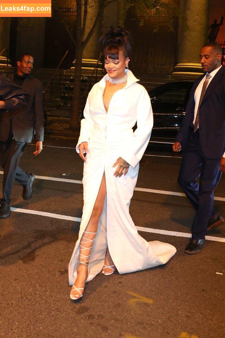 Rihanna / badgalriri leaked photo photo #3491