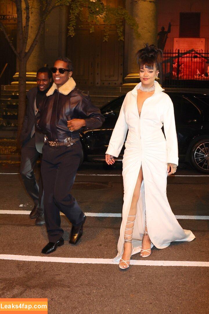 Rihanna / badgalriri leaked photo photo #3492