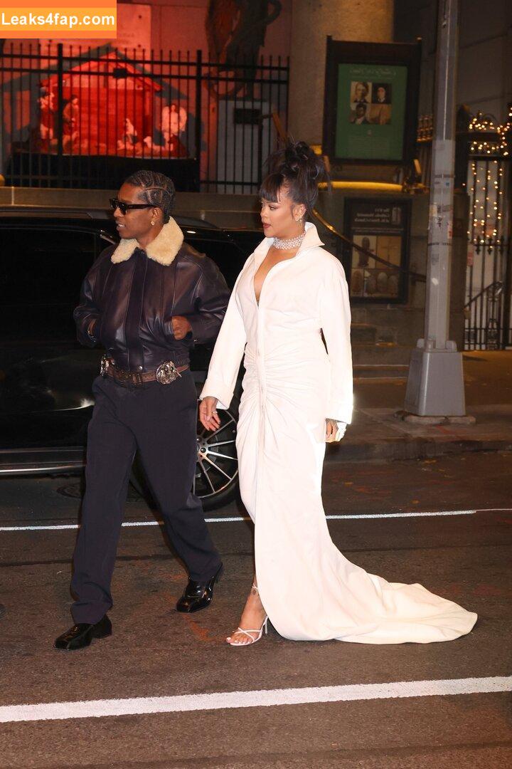 Rihanna / badgalriri leaked photo photo #3495