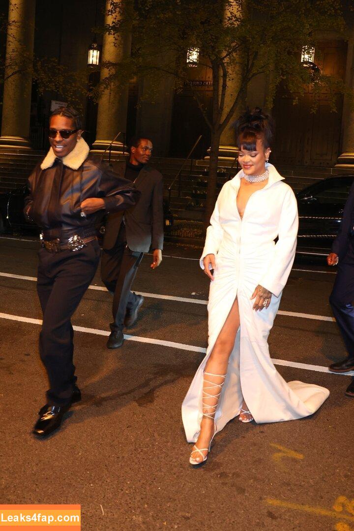 Rihanna / badgalriri leaked photo photo #3496