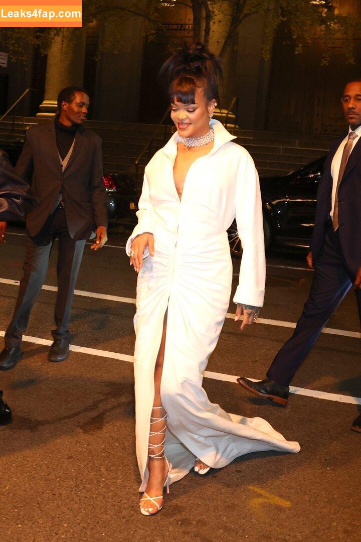 Rihanna / badgalriri leaked photo photo #3497