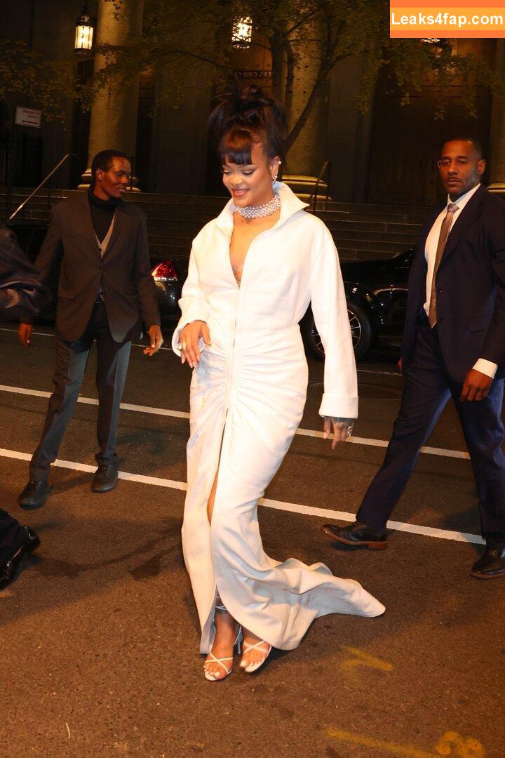 Rihanna / badgalriri leaked photo photo #3498