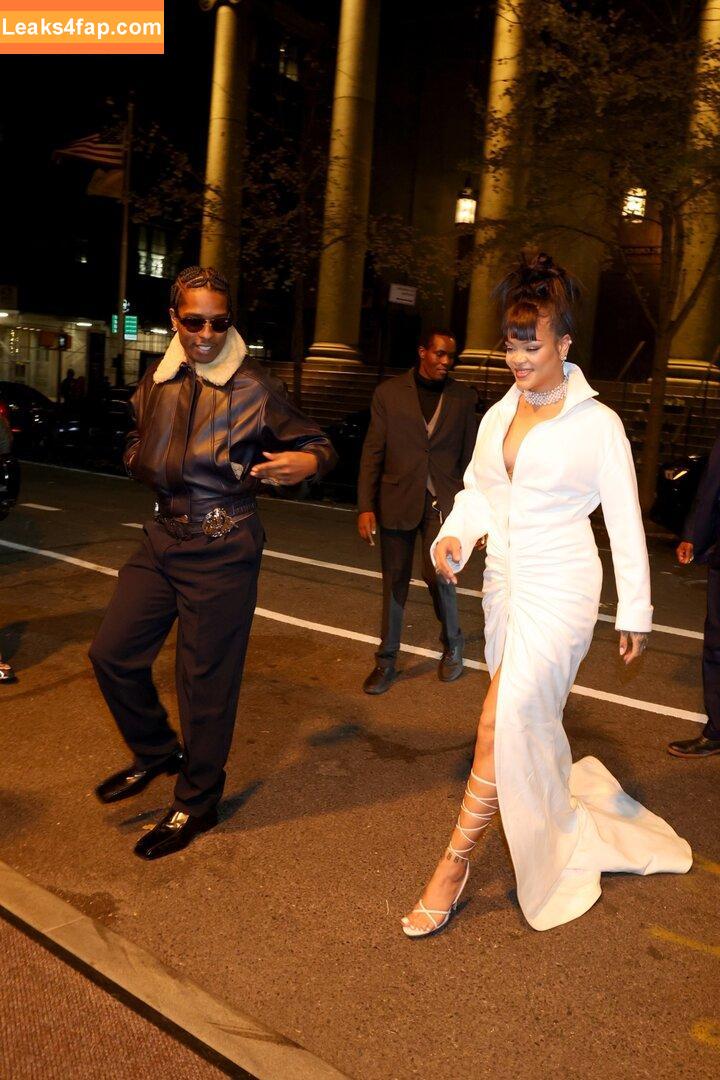 Rihanna / badgalriri leaked photo photo #3499