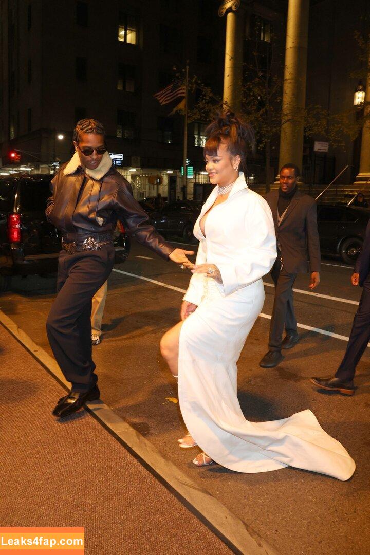 Rihanna / badgalriri leaked photo photo #3501