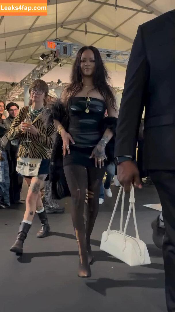 Rihanna / badgalriri leaked photo photo #3513