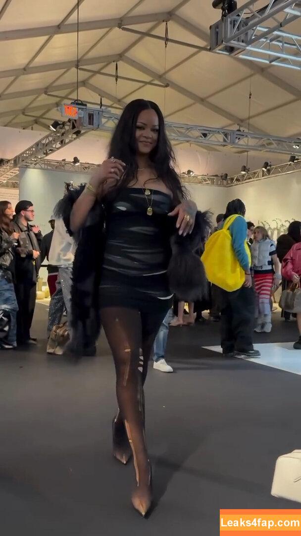 Rihanna / badgalriri leaked photo photo #3517