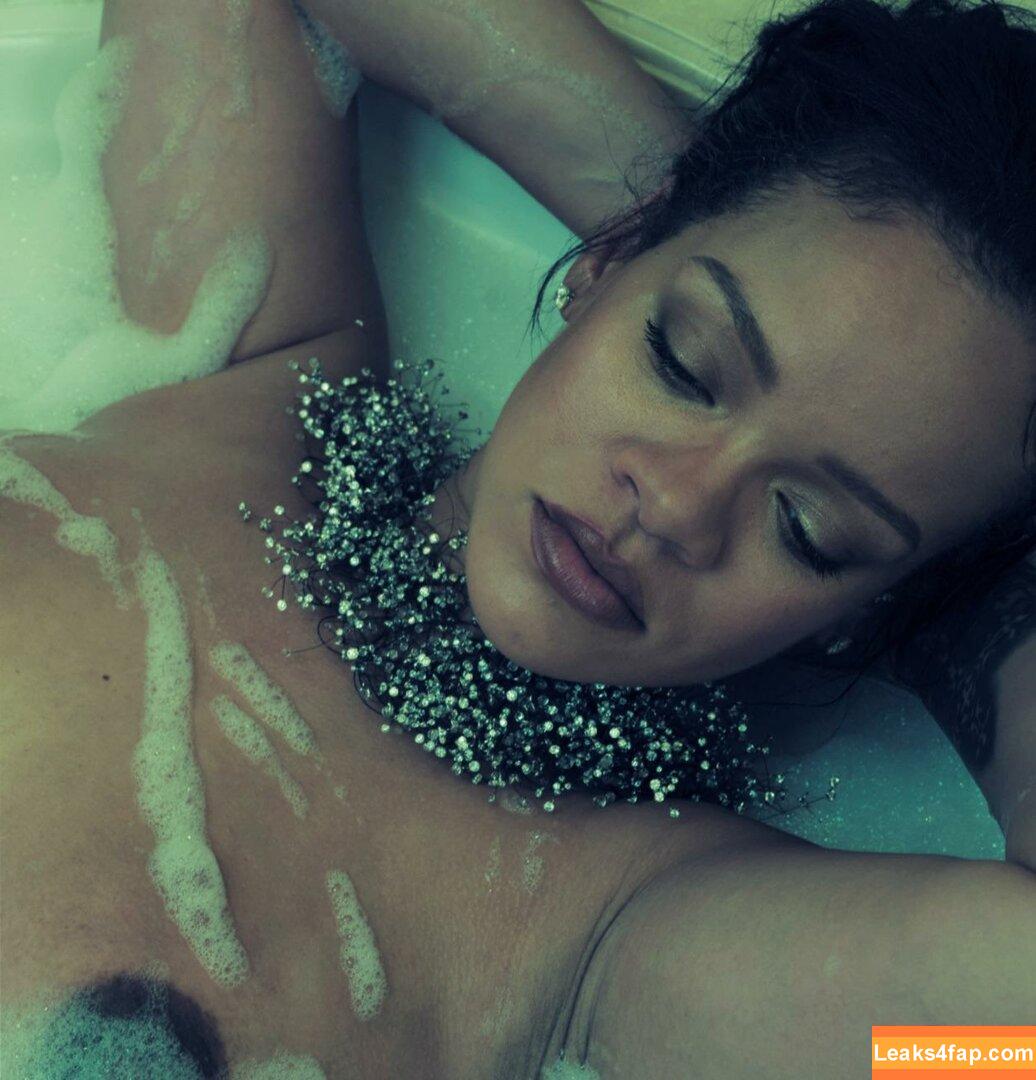 Rihanna / badgalriri leaked photo photo #3539