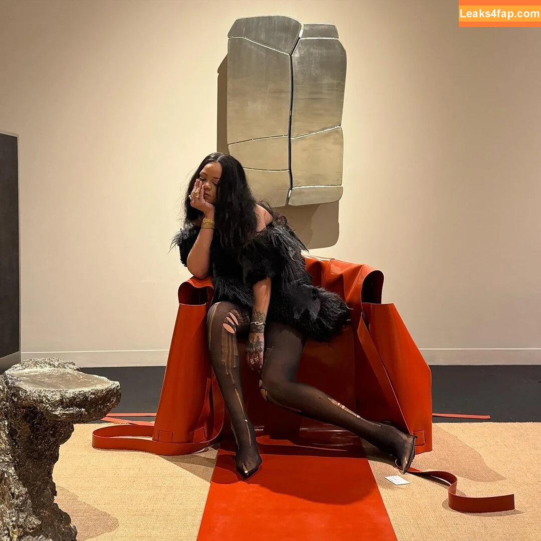 Rihanna / badgalriri leaked photo photo #3547