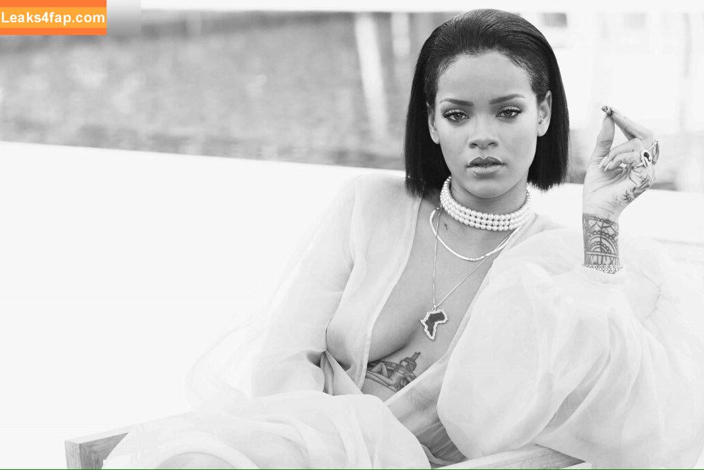Rihanna / badgalriri leaked photo photo #3548