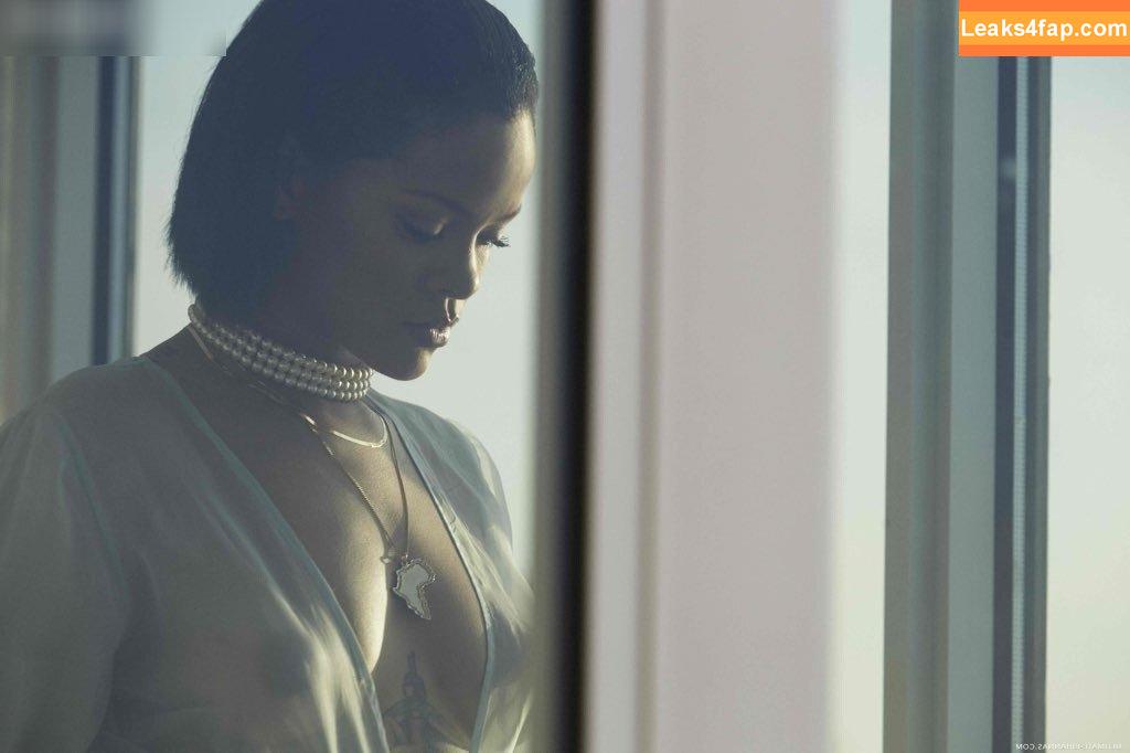 Rihanna / badgalriri leaked photo photo #3553
