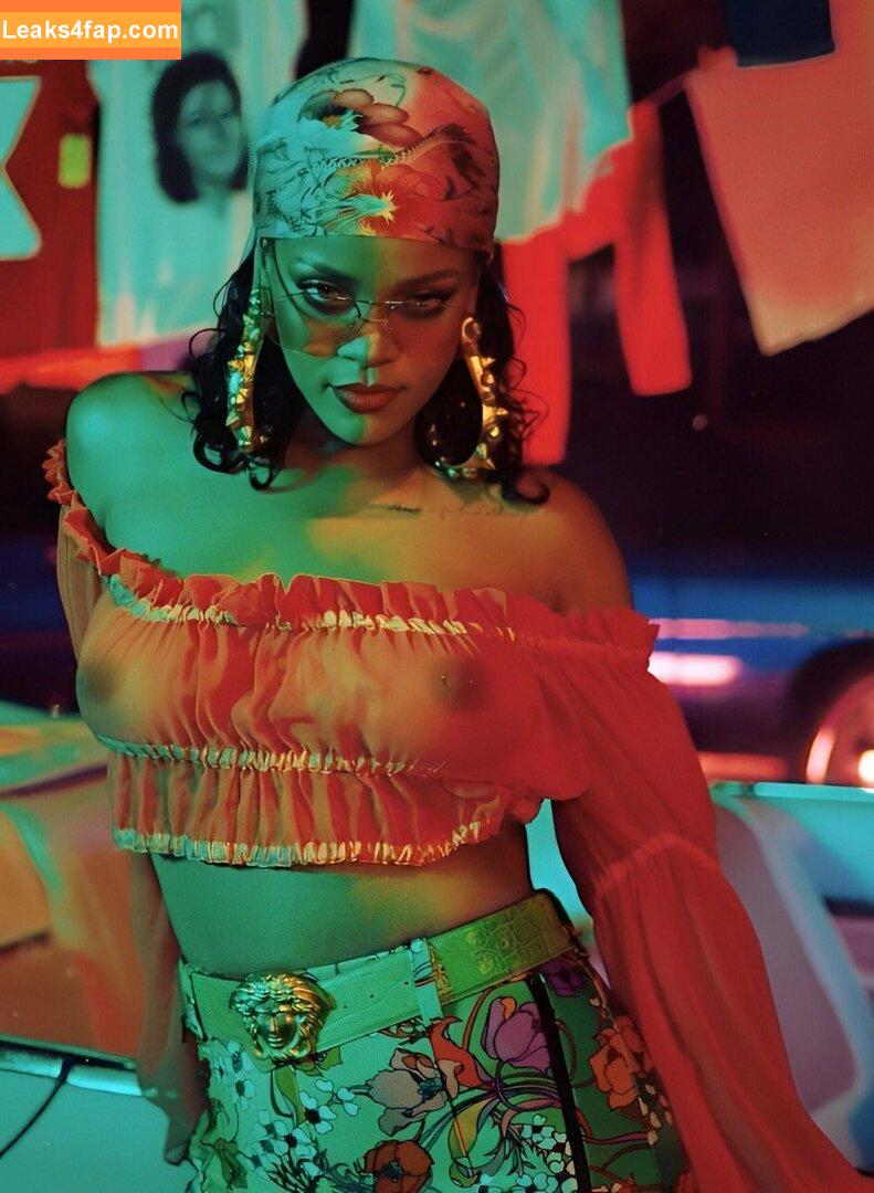 Rihanna / badgalriri leaked photo photo #3559