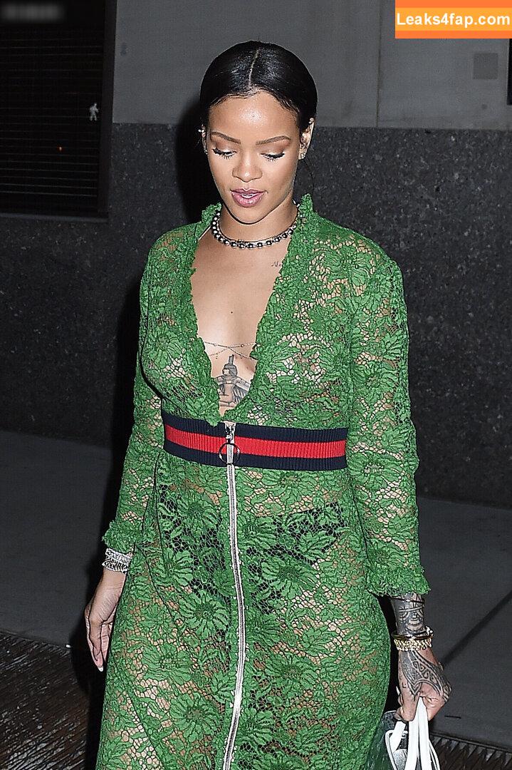 Rihanna / badgalriri leaked photo photo #3560