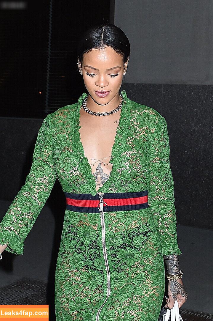 Rihanna / badgalriri leaked photo photo #3561