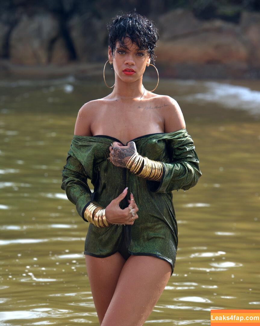 Rihanna / badgalriri leaked photo photo #3621