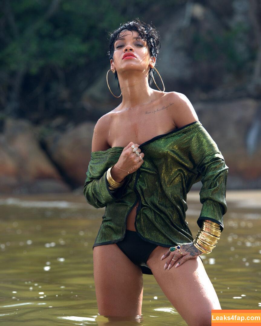 Rihanna / badgalriri leaked photo photo #3625
