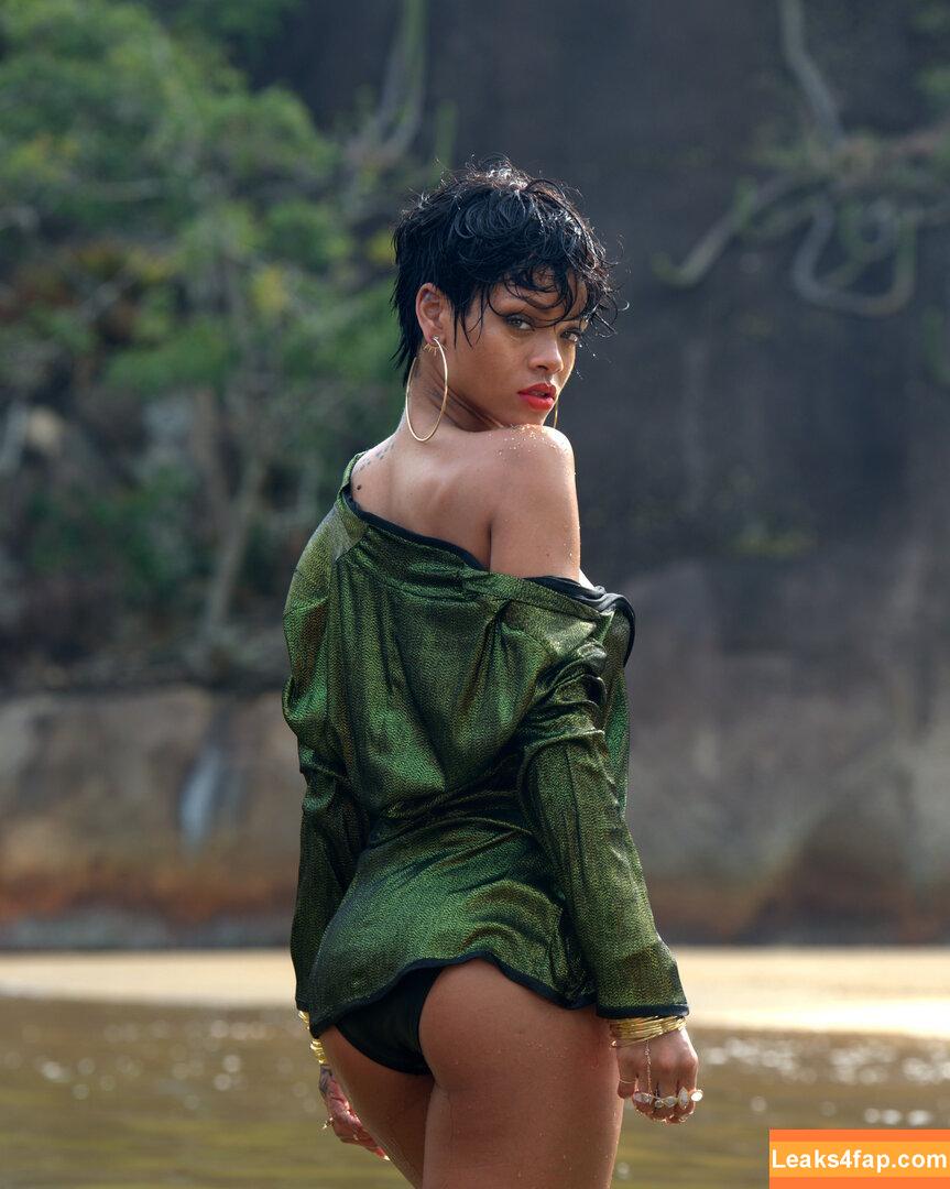 Rihanna / badgalriri leaked photo photo #3629