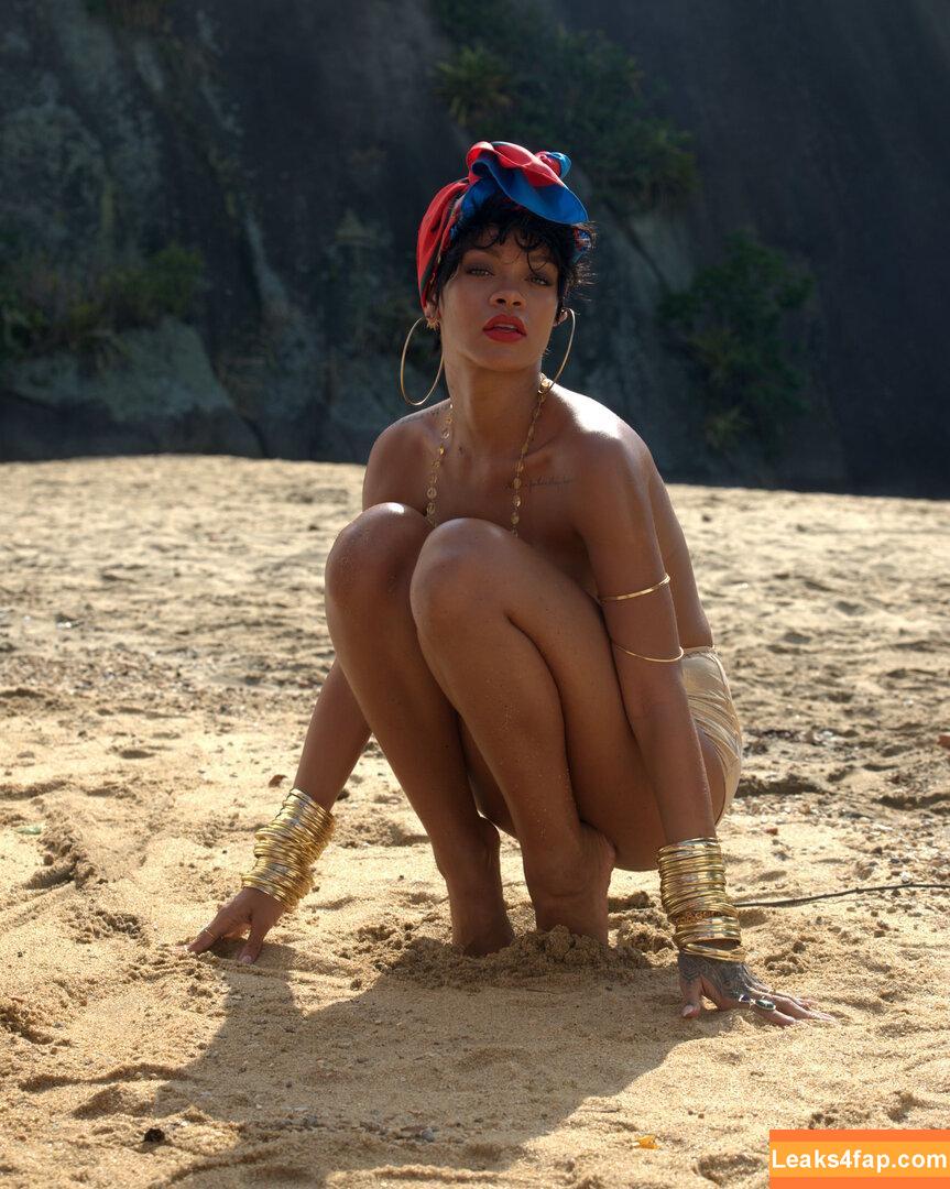 Rihanna / badgalriri leaked photo photo #3651