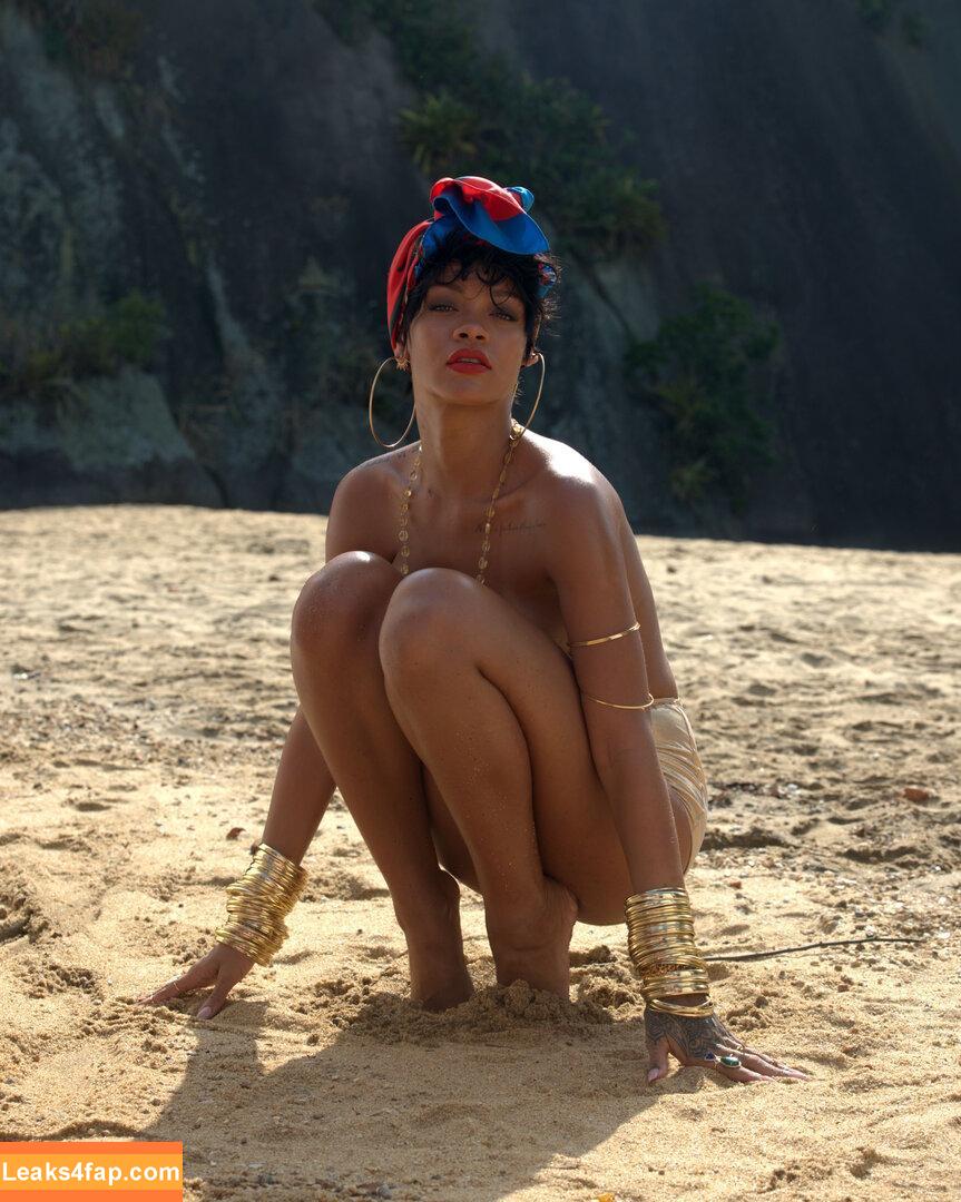 Rihanna / badgalriri leaked photo photo #3652
