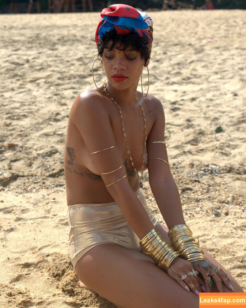 Rihanna / badgalriri leaked photo photo #3655