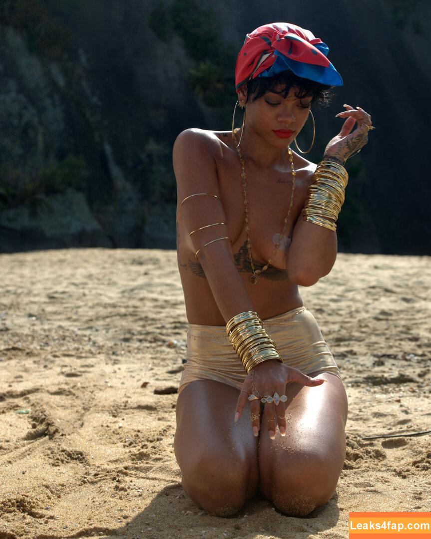 Rihanna / badgalriri leaked photo photo #3657